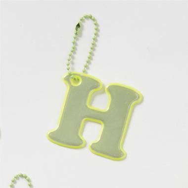 あんしんアルファベットリフレクターチャーム（黄色）