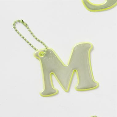 あんしんアルファベットリフレクターチャーム（黄色）