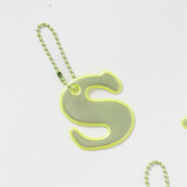 あんしんアルファベットリフレクターチャーム（黄色）