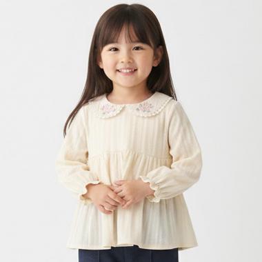 サクラ刺しゅう衿フリルカットブラウス