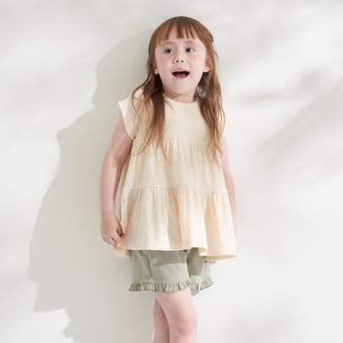 たっぷりギャザーティアードトップス＆フリルショートパンツセット