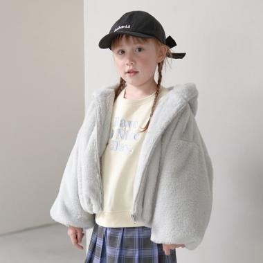 フェイクファーボリュームパーカブルゾン