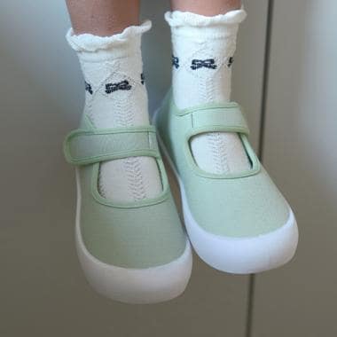 オープンスニーカー