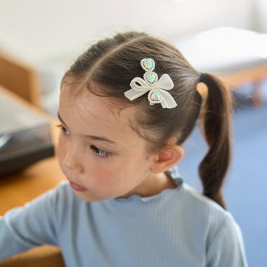 リボン付きキラキラヘアクリップ