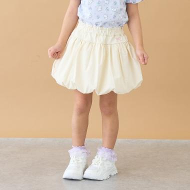 ふわっと広がるバルーンスカート