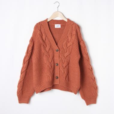 【リンク】ケーブルニットカーデ