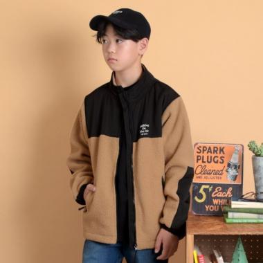 【大人向けサイズあり】ボア・スタンド切り替え刺繍入りブルゾン