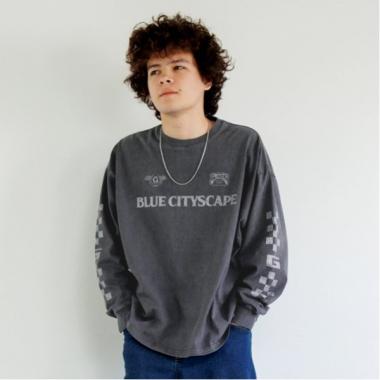 【大人向けサイズあり】ピグメント・袖ロゴプリント長袖Tシャツ