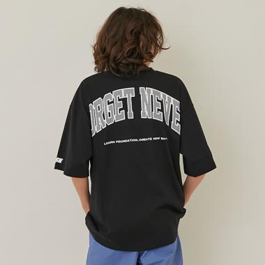 【大人向けサイズあり】【FORGETNEVER】バックアーチカレッジロゴ半袖Tシャツ_GLSW