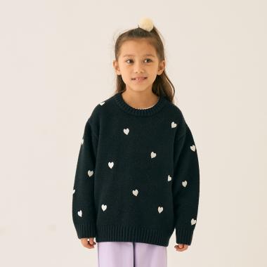 ハート刺しゅうニット