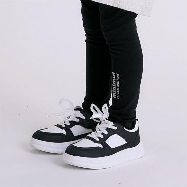 面ファスナースニーカー