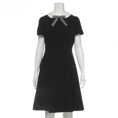 リボンつき丸衿フレアワンピース