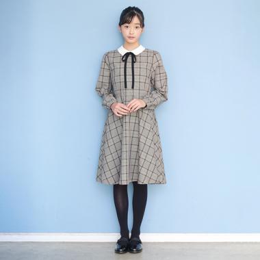 ＊白衿長袖チェックワンピース