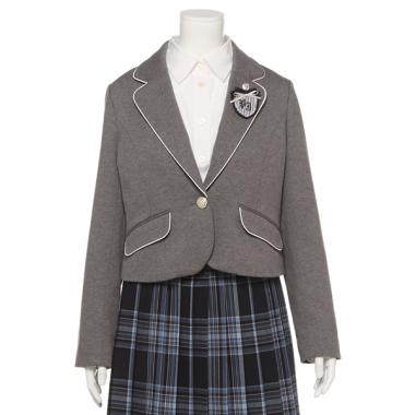 エンブレムブローチつきポンチジャケット