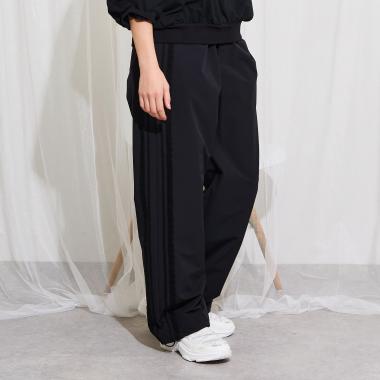 【AMI】機能素材サイドラインパンツ