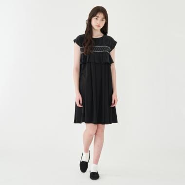 胸刺しゅうノースリーブワンピース