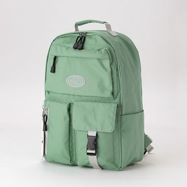 チャームつきカジュアルリュック