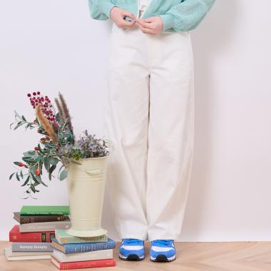 ベルトつきバレルシルエットパンツ