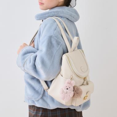 チャームつきバケツ型リュック