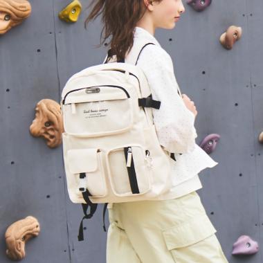 チャームつきカジュアルリュック