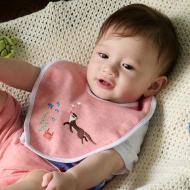 カワウソ刺しゅうスタイ