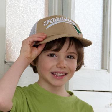 ロゴ刺しゅうメッシュキャップ