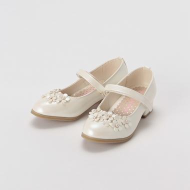 花モチーフつきストラップシューズ