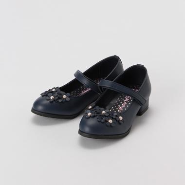 花モチーフつきストラップシューズ