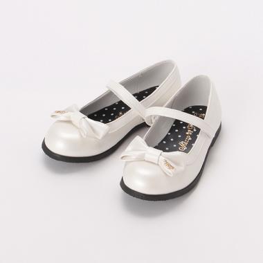 リボンつきストラップシューズ