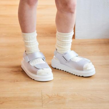 太ベルトサンダル