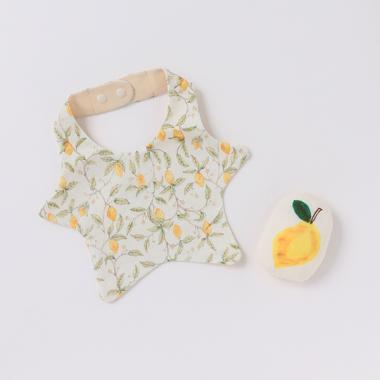 【スタイ】【オーシャン＆グラウンド】レモン柄スタイ&ラトルSET