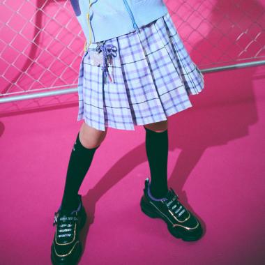 名品チャームつきチェックスカパン