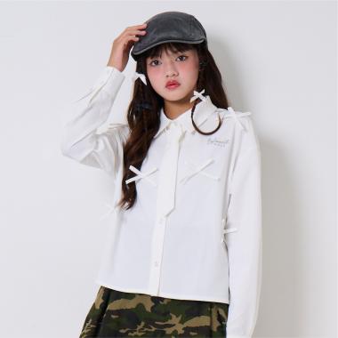 タイつきリボンブラウス