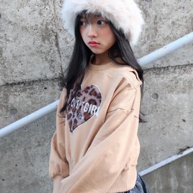 ハートパッチ肩開きトレーナー