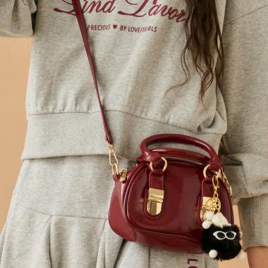 ボストン型ショルダーバッグ