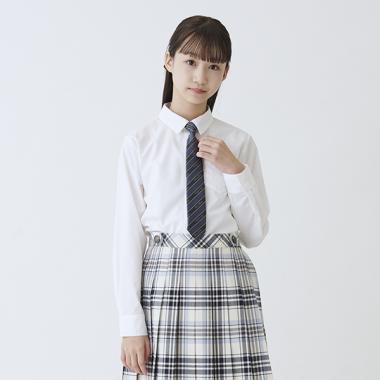 エンブレム刺しゅうブラウス