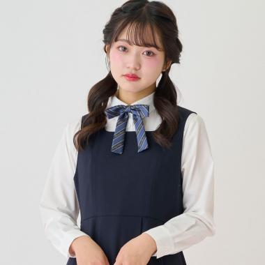 エンブレム刺しゅうブラウス