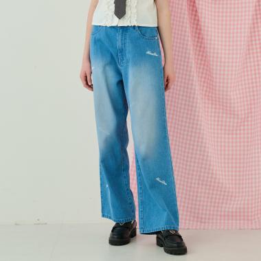 ふわっとスプレーストレートデニムパンツ