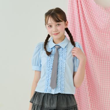 ネクタイつきフリルブラウス