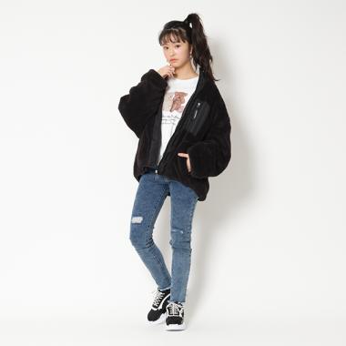 ロゴテープチャームつきボアブルゾン