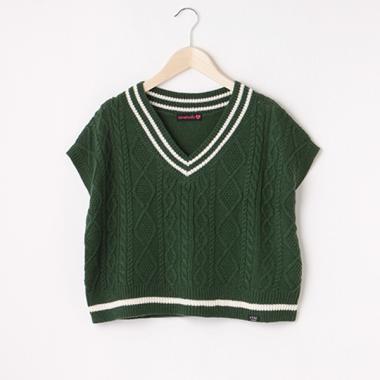 ケーブルニットベスト