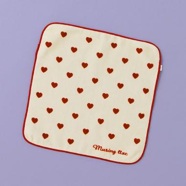 ハート柄ハンドタオル