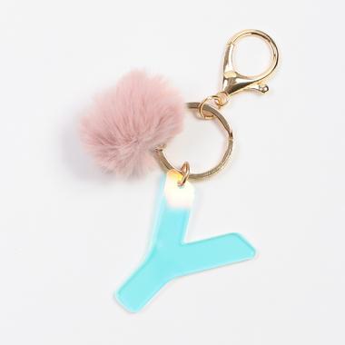 ポンポンつきイニシャルチャーム