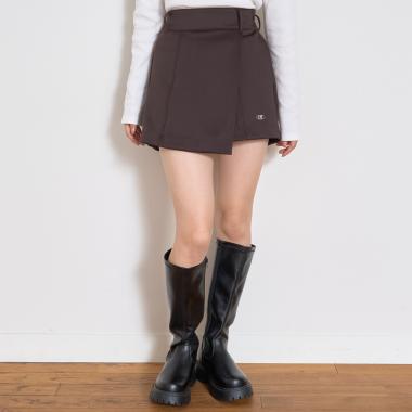 テックライクラップ風ショートパンツ