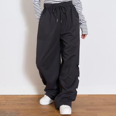 着映えくり抜きモチーフパンツ