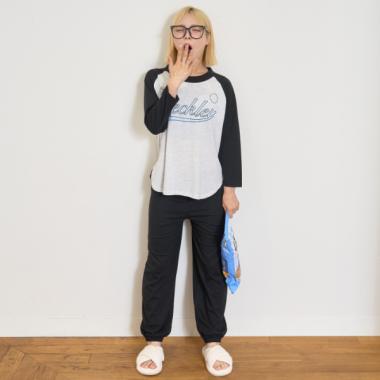 【ルームウェア/パジャマ】ロゴラグラン長袖Tシャツ＆パンツセット