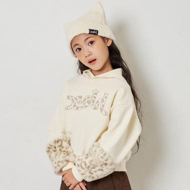 アニマルロゴ袖ファーパーカー