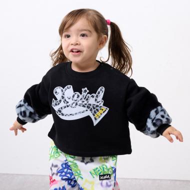 総柄ロゴファー袖裏起毛ショートトレーナー