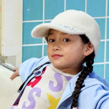 ロゴ刺しゅうファーキャップ