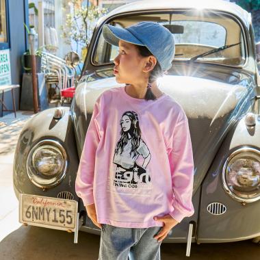 スケボーガールイラスト 長袖Tシャツ